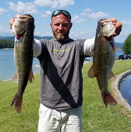 Brian Lesley - nice catch - 5 lber.jpg