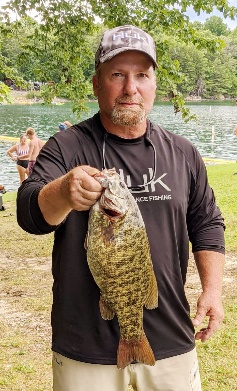 Sabatino with 4lb smallie.jpg