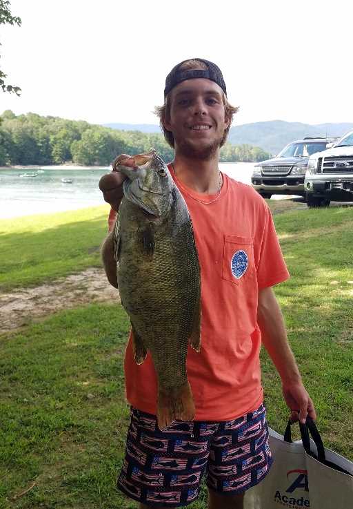 Willis with 4.71 lb small mouth.jpg