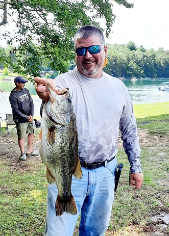 BIG BASS - Robertson with 7.06 lbs.jpg