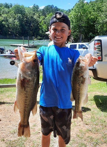 Cash with big bass - 4.86 lbs.jpg